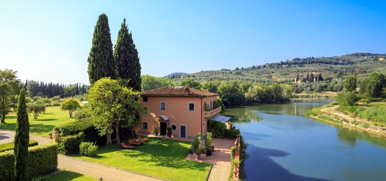 The Villino and the Arno river